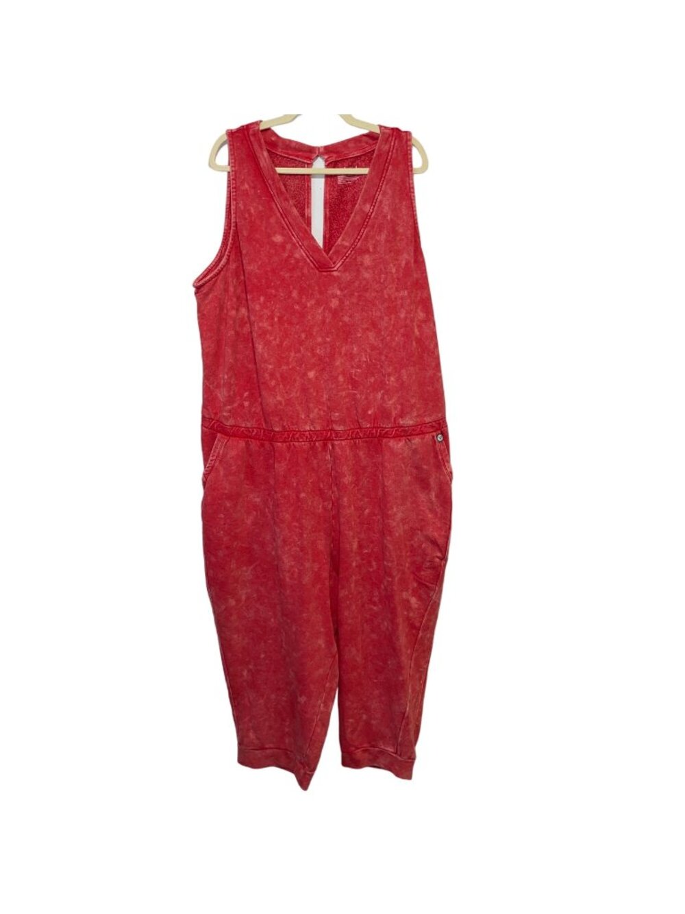 NWT LIVI Womens Red Sleeveless Jumpsuit Size 26/28 Red Acid Wash